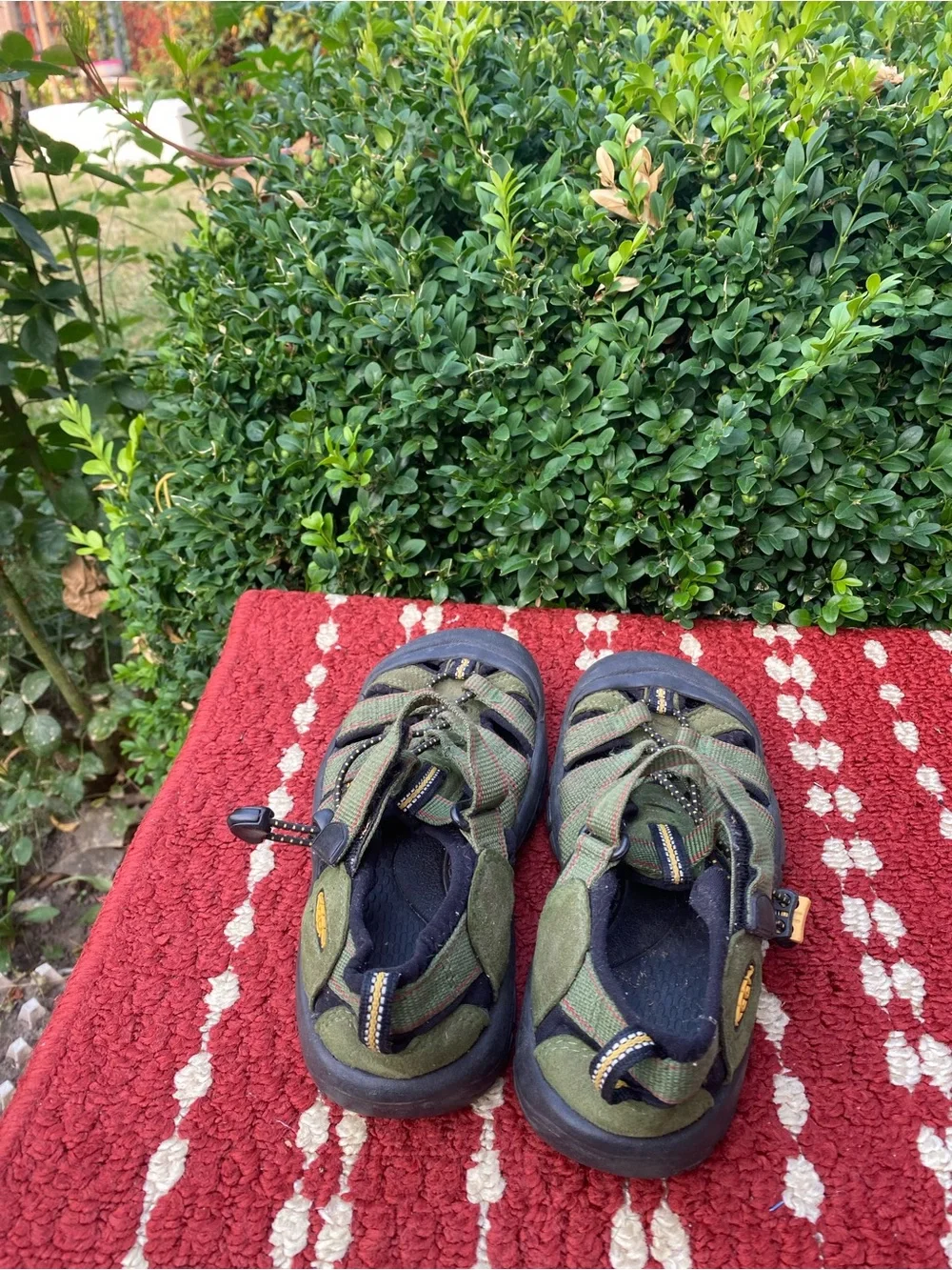 Keen Newport Youth Boy’s Olive Green and Black Closed-Toe Sandals Size 3
